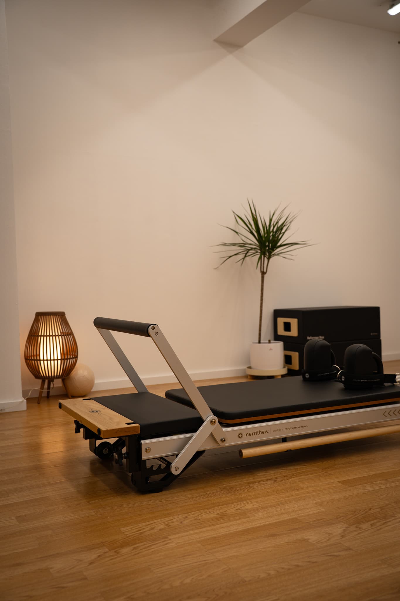 Reformer z ambientno lučko v Align Studiu