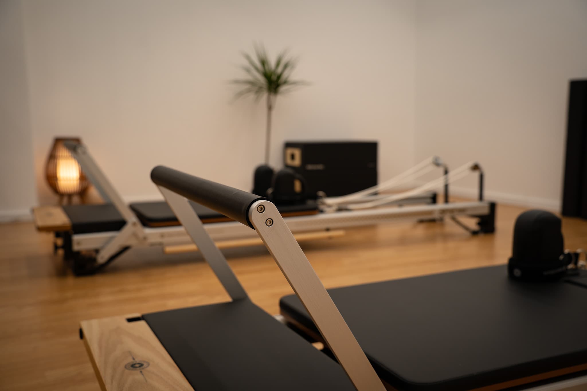 Dva Merrithew reformerja v Align Studiu